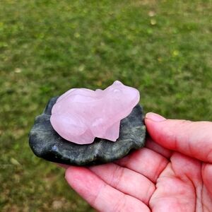 rose quartz frog on lily pad